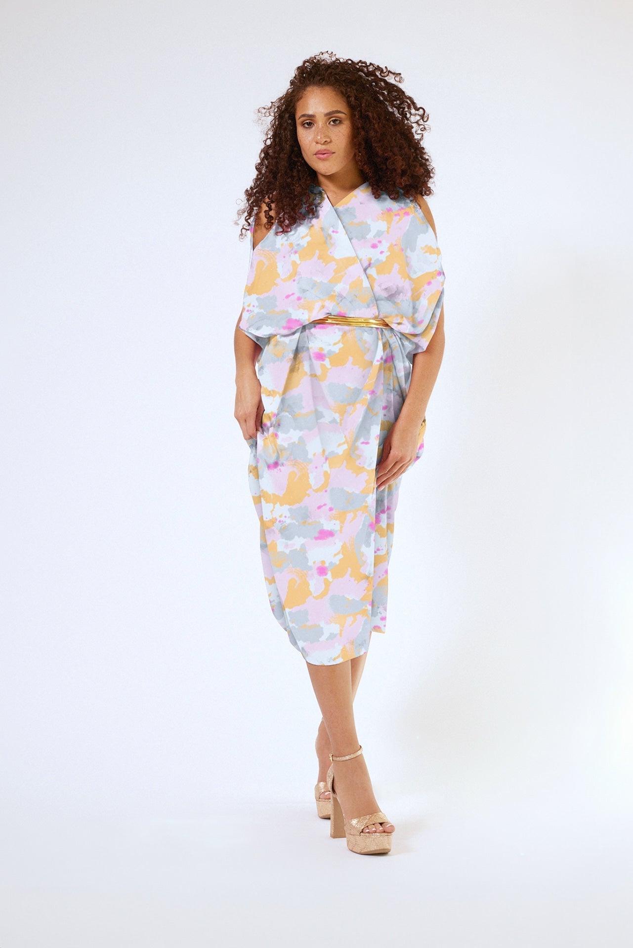 front profile view of woman modelling a pink army print kaftan duster with front zipper made from recycled materials